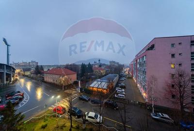 Apartament cu 3 camere decomandat, mobilat în UTA - 30