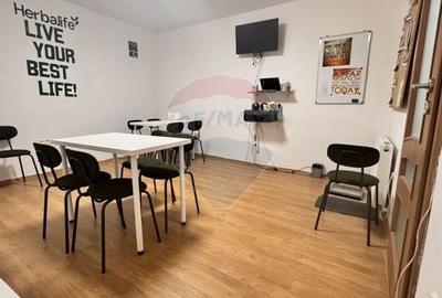 Spatiu comercial de 32mp de inchiriat in zona Lupeni - 1