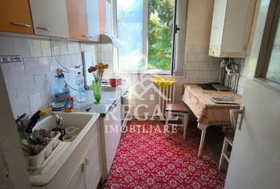 Apartament cu trei camere de vanzare in zona Micro 4 - 5
