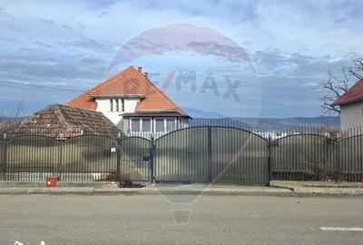 Casă cu 4 camere cu Teren 1440 Mp în Central - 20