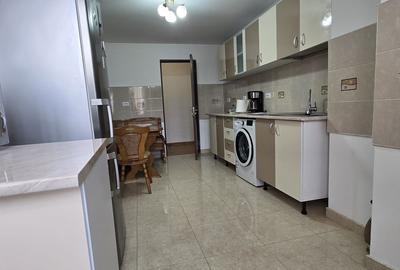 Apartament cu 3 camere decomandat, mobilat în Micro 3 - 2