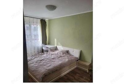 Apartament cu 3 camere decomandat în Berceni