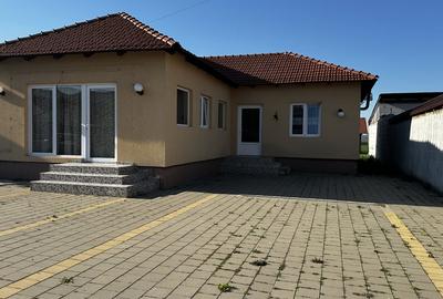 Casă individuală cu 3 camere cu Canalizare în Periferie - 1