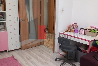 Garsonieră decomandată în Apărătorii Patriei