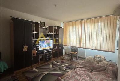 Apartament cu 4 camere decomandat în Giurgiului
