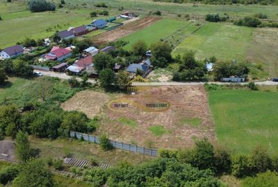 Teren Construcții intravilan de 2000 mp, în Est - 2