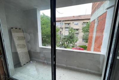 Apartament de vanzare, cu 2 camere, 73mp utili, zona Semicen - 5