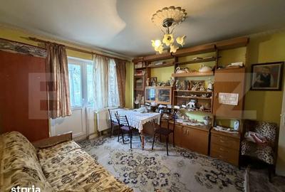 Apartament cu 3 camere semidecomandat în Plopilor