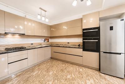 Apartament cu 3 camere decomandat, mobilat în 13 Decembrie - 1