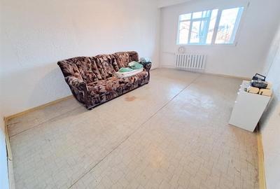 Apartament cu 3 camere decomandat în Narcisa