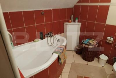 Casă cu 4 camere cu Teren 1241 Mp în Amați - 9