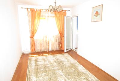 Apartament cu 4 camere semidecomandat, mobilat în Ștrand