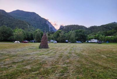 Casă cu 4 camere cu Teren 10 Mp în Central - 1