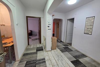Apartament cu 4 camere decomandat, mobilat în Micro 4 - 2