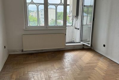 Apartament cu 4 camere decomandat în Central - 1