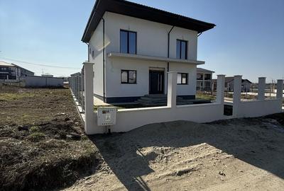 Casă cu 4 camere decomandat în Agigea - 2