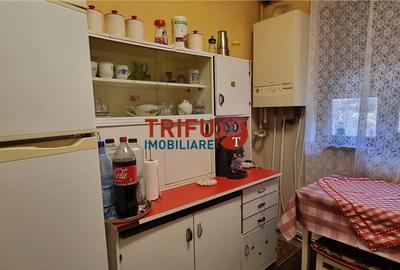 Apartament 3 camere semidecomandat zona Cetate etaj 2 - 8