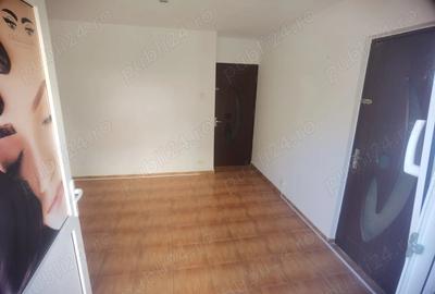 Spațiu comercial, de 40 mp, în Central - 4