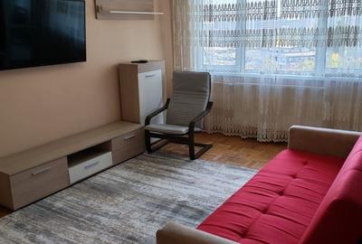 Apartament cu 3 camere semidecomandat în Colentina