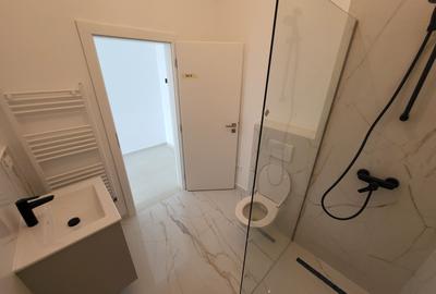 COMISION%. BLOC NOU in ORAS. Gradina proprie. Spatios - 10