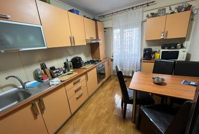 Apartament cu 3 camere decomandat, mobilat în Central - 1