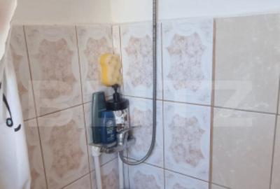 Garsoniera cu baie si geam mare - scara foarte ingrijita - 2