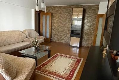 Apartament cu 3 camere semidecomandat, mobilat în Central - 1