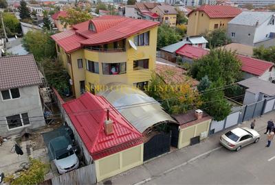 Casă individuală cu 7 camere cu Canalizare în Colentina