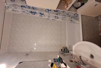 Proprietar efer spre vanzare garsoniera zona far 34mp etaj 1 - 2