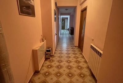Apartament cu 4 camere FOARTE MARE inel 1 - 9