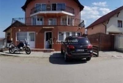 Casă cu 10 camere cu Teren 300 Mp în Vulcan - 1