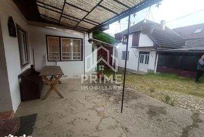 Casă cu 5 camere cu Teren 2465 Mp în Central - 1