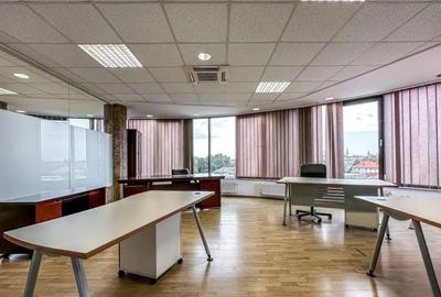 Spațiu comercial, de 120 mp, în Central - 7