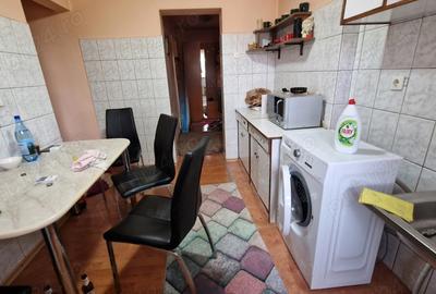 Apartament cu 2 camere decomandat în Petros - 2
