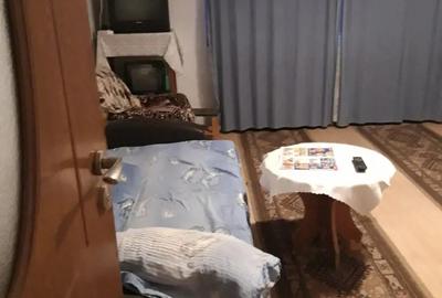 Primesc in gazda un baiat nefumator zona nord tel. .