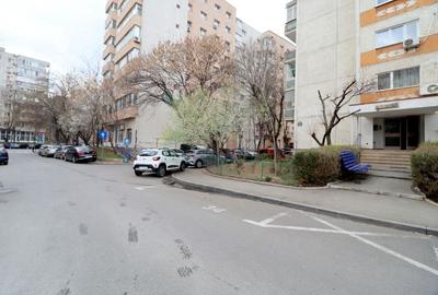 Decomandat, la cateva minute de parc si metrou - 27