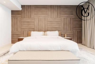 Casă cu 7 camere cu Piscina în Izvorani - 3