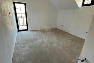 Casă cu 4 camere cu Teren 800 Mp în Florești