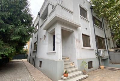 Casă individuală cu 10 camere cu Canalizare în Cotroceni - 2