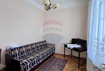 Casa interbelica de vanzare, 4 camere, ultracentral Galati - 9