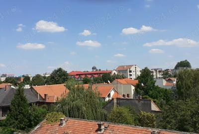 Apartament cu 2 camere semidecomandat în Intim - 2