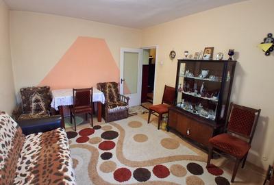 PACURARI OMV 3 CAMERE DECOMANDAT ET.3  70 MP BLOC 1985     COD 160597 - 2