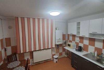 Apartament cu 3 camere în Central - 1