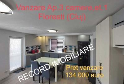 Apartament 3 camere, 2 bai, et. 1, 2 locuri parcare in Floresti