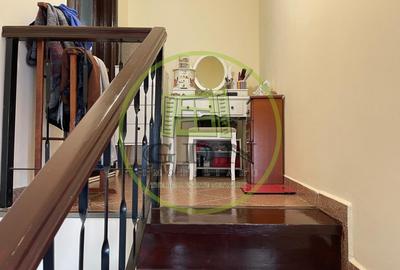 Casă individuală cu 6 camere cu Canalizare în Central - 11