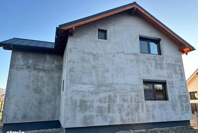 Casă cu 6 camere cu Teren 956 Mp în Porumbacu de Jos - 1