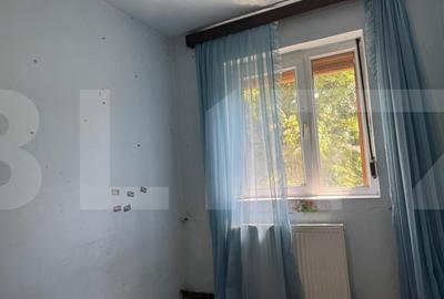 Apartament de vanzare, cu 4 camere, 65 mp, zona Dacia - 4