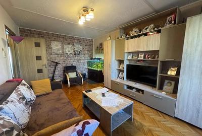 Apartament cu 3 camere decomandat, mobilat în Soarelui