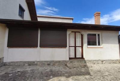 Casă cu 5 camere cu Teren 1500 Mp în Central - 2