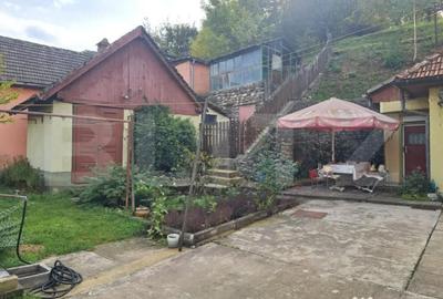 Casă cu 4 camere cu Canalizare în Central - 5